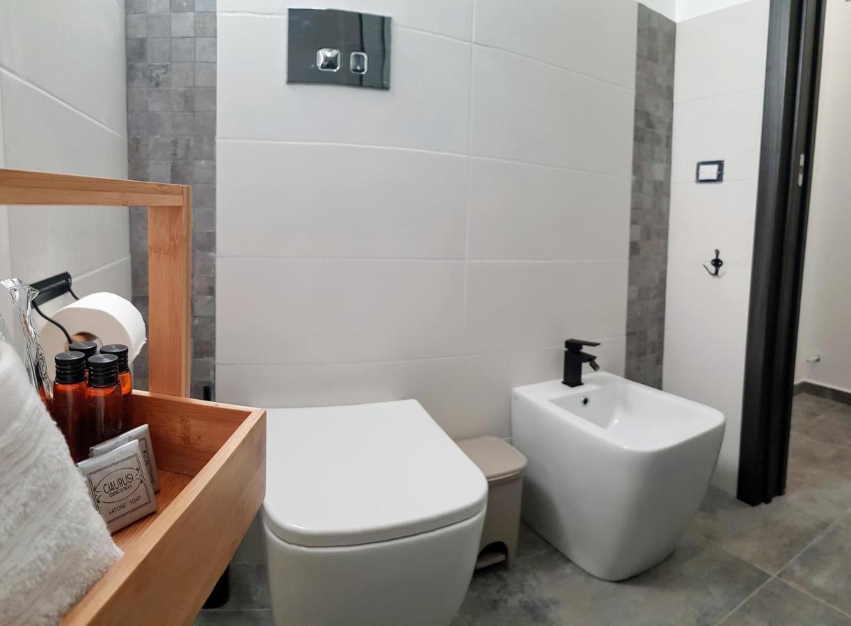 Cavour 45 - Ortigia Apartments Syracuse Esterno foto